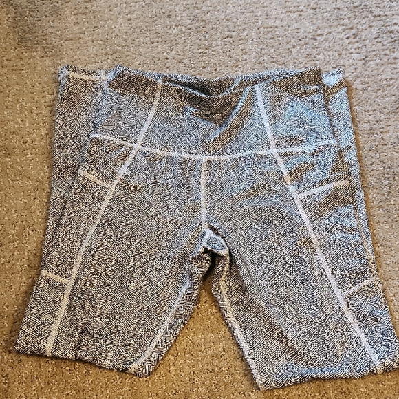 Champion Pants - Champion Black and White Patterned Leggings